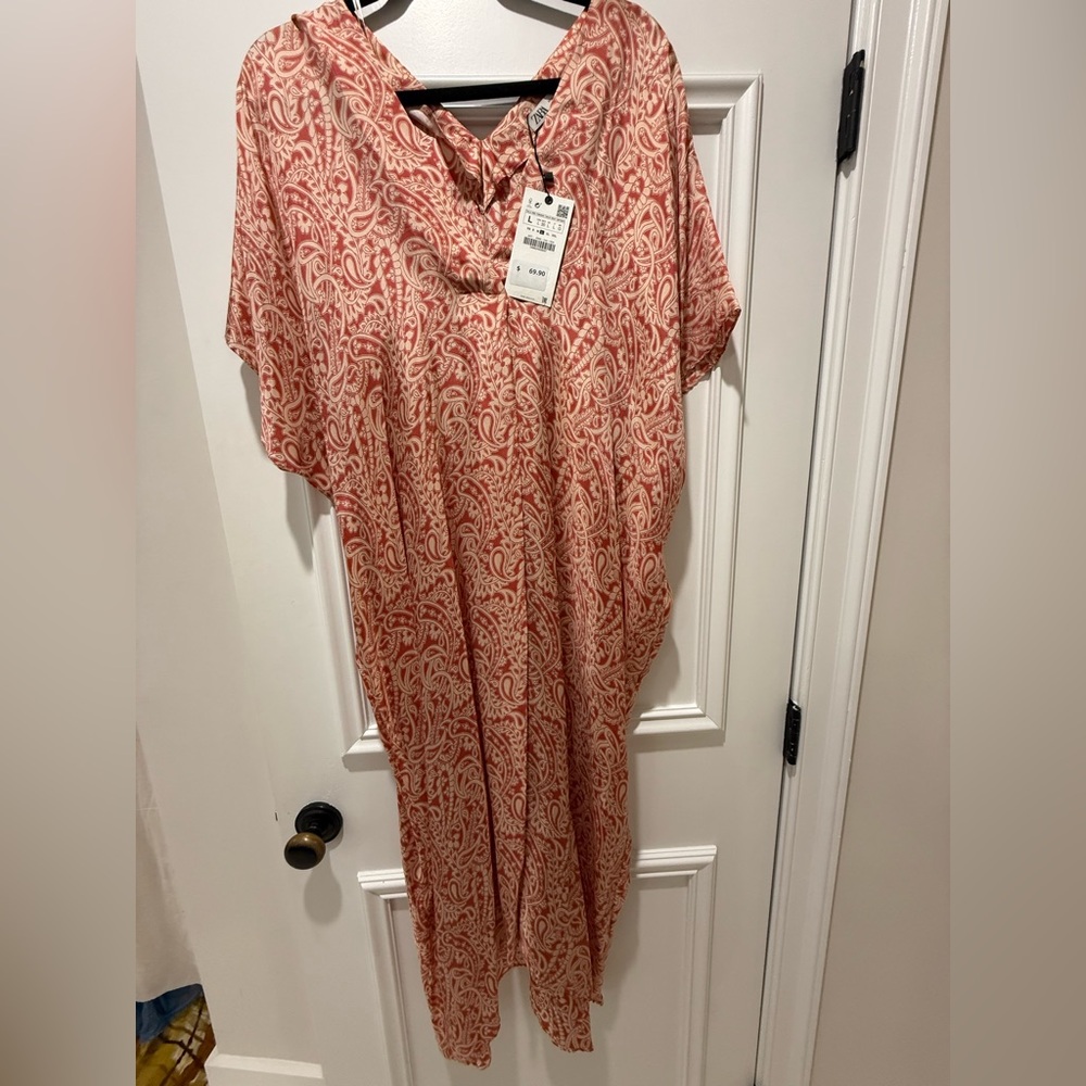 Zara - L. NWT- Coral and Cream Paisley Caftan